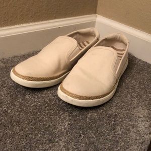 Vionic slip on Sneakers 9.5 M